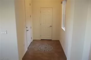 Photo #6: 2329622 Listing 