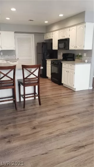 Photo #1: 2329623 Listing