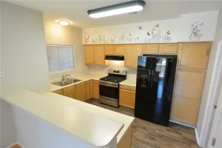 Photo #5: 2329639 Listing 