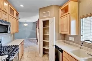 Photo #3: 2329674 Listing 