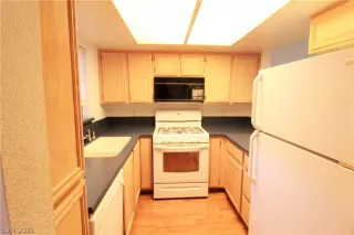 Photo #5: 2329708 Listing 