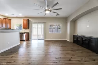 Photo #4: 2329717 Listing 
