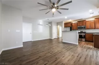 Photo #6: 2329717 Listing 