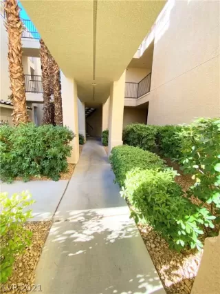Photo #5: 2329755 Listing 
