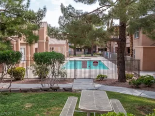 Photo #5: 2329759 Listing 