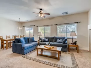 Photo #4: 2329761 Listing