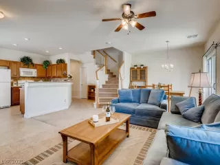 Photo #5: 2329761 Listing