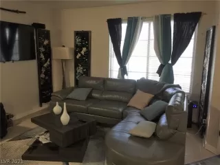 Photo #3: 2329775 Listing