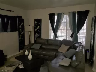 Photo #4: 2329775 Listing