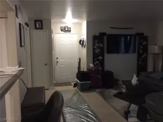 Photo #5: 2329775 Listing