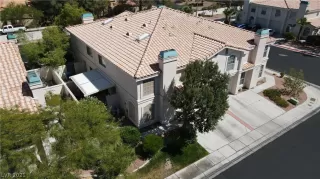 Photo #4: 2329777 Listing