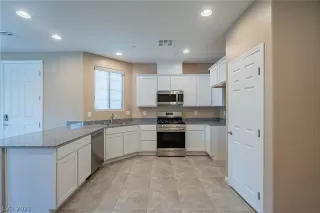 Photo #3: 2329778 Listing 