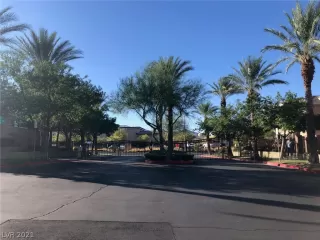 Photo #1: 2329803 Listing 