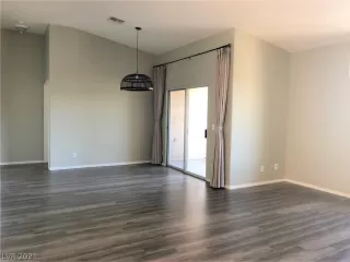 Photo #5: 2329803 Listing 