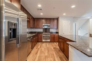 Photo #3: 2329814 Listing