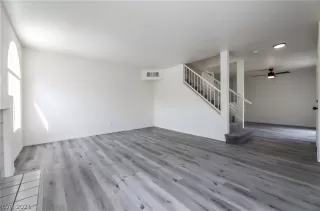 Photo #4: 2329818 Listing 