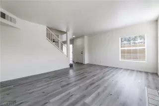 Photo #5: 2329818 Listing 