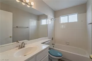 Photo #5: 2329825 Listing