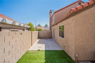 Photo #6: 2329825 Listing