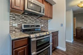 Photo #5: 2329854 Listing