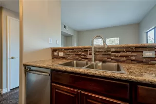 Photo #6: 2329854 Listing