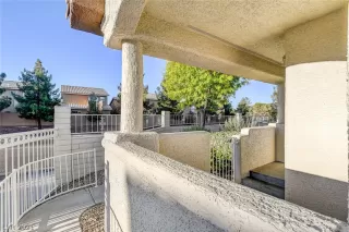 Photo #4: 2329857 Listing