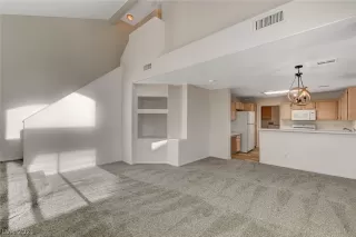 Photo #6: 2329857 Listing