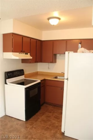 Photo #3: 2329869 Listing