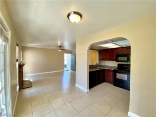 Photo #3: 2329883 Listing 