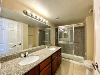 Photo #5: 2329883 Listing 