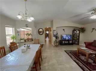 Photo #2: 2329901 Listing