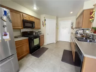 Photo #3: 2329901 Listing