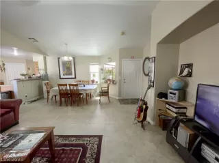 Photo #6: 2329901 Listing