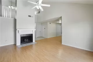 Photo #3: 2329939 Listing 