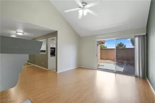 Photo #6: 2329939 Listing 