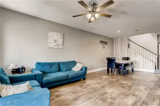 Photo #4: 2329951 Listing