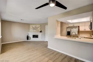 Photo #4: 2329988 Listing