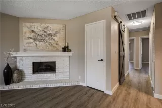 Photo #5: 2329988 Listing