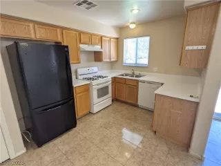 Photo #3: 2329995 Listing 