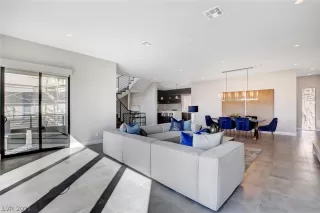 Photo #6: 2330011 Listing