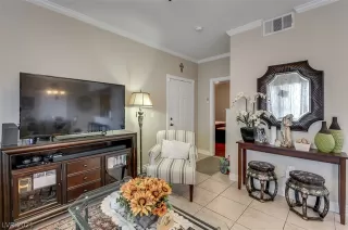 Photo #5: 2330031 Listing 