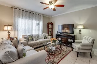 Photo #6: 2330031 Listing 