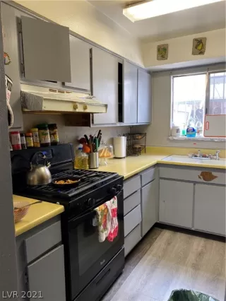 Photo #5: 2330043 Listing 