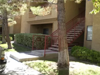 Photo #1: 2330052 Listing