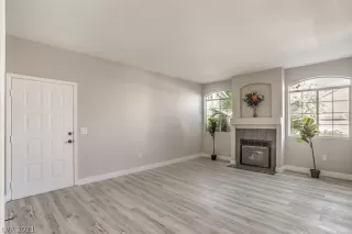 Photo #4: 2330060 Listing