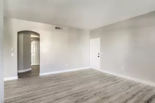 Photo #5: 2330060 Listing