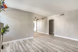 Photo #6: 2330060 Listing