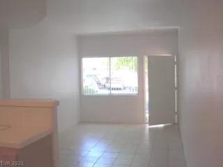 Photo #4: 2330072 Listing 