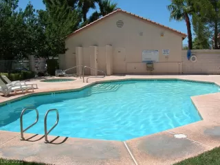 Photo #5: 2330072 Listing 