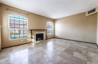 Photo #3: 2330095 Listing